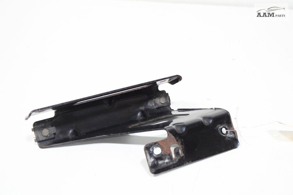 2018-2024 FREIGHTLINER CASCADIA FRONT RIGHT BUMPER SPLASH SHIELD BRACKET OEM