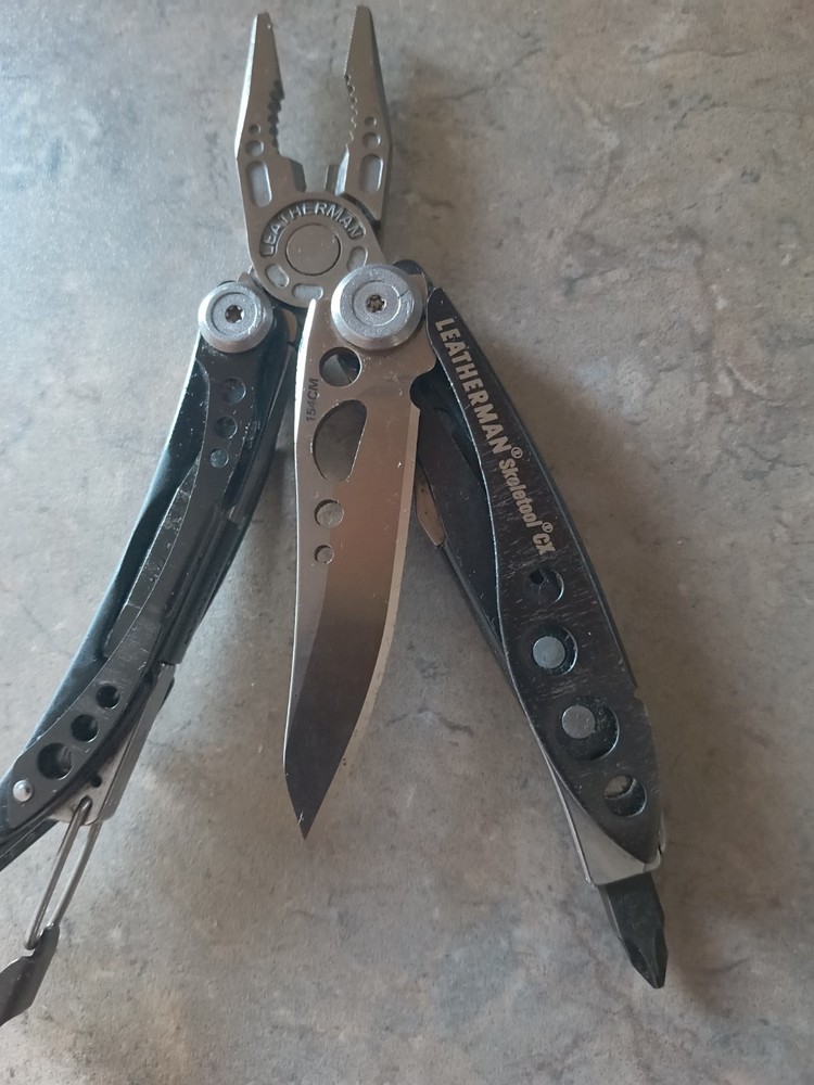 Leatherman Skeletool CX Multi-Tool - Plain Edge 154CM Blade/Sheath