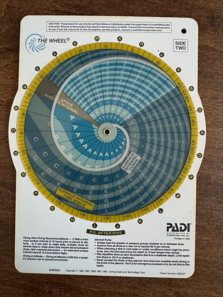 PADI DIVE COMPUTER & DIVEMASTER BOOKS & EDRPML ELECTRONIC SCUBA DIVING COMPUTER