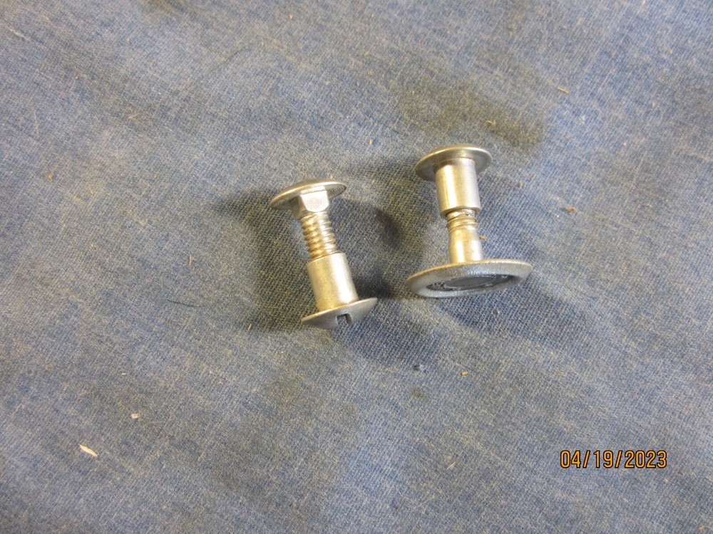 Hand Saw Medallion & Screw (Sun)