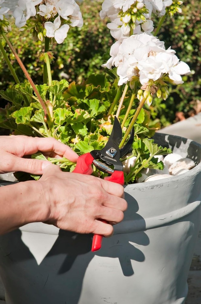 Versatile BP 3214D Hand Pruner - Ergonomic, Lightweight, and Sharp Bypass Blade