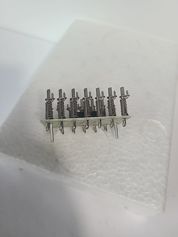 Vintage Vector Electronic 570-G Solderless DIP-14 Socket Adapter