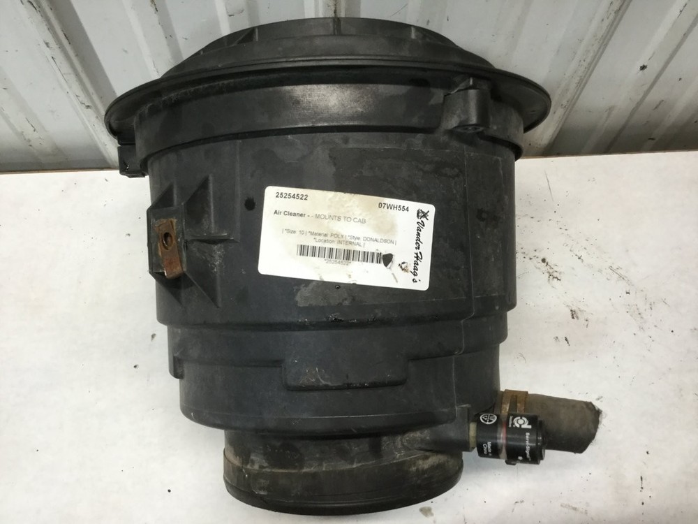 Freightliner M2 106 Air Cleaner - Used