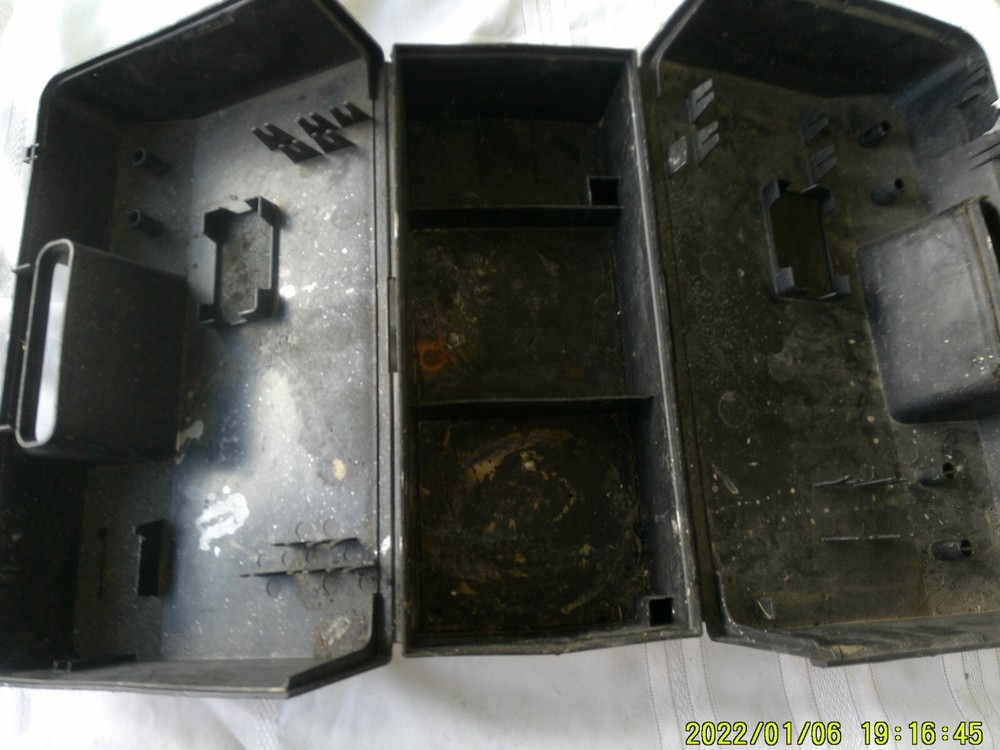 SHELL PLASTIC CARRY CASE FOR PAINT SPRAYER WEATHERED DIRTY