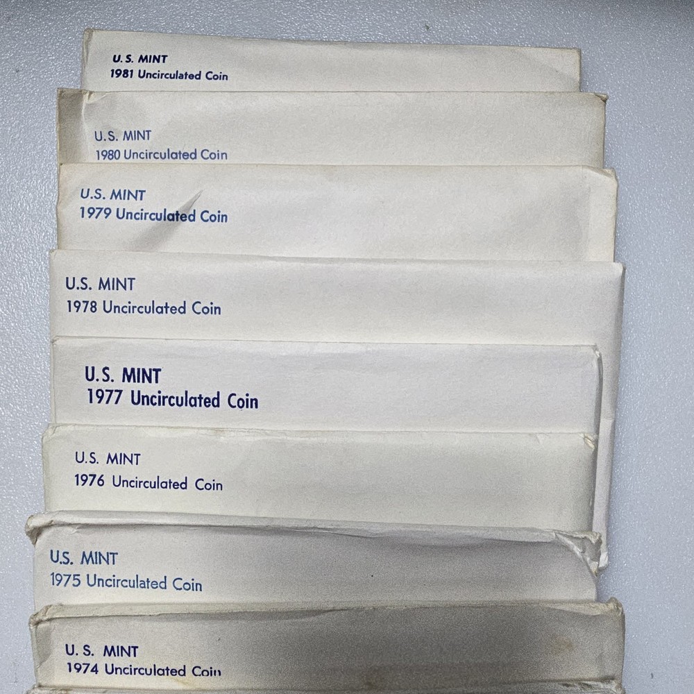 US Mint Sets 1968 - 1981 14 Uncirculated P & D Sets Includes 3 Silver Halves OGP