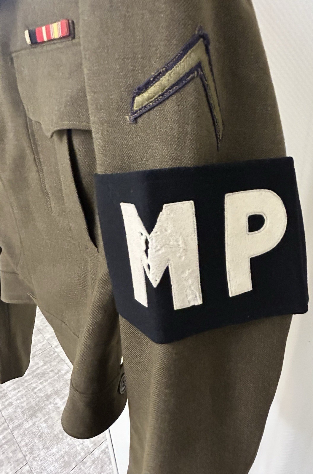 WW2 Era US Army MP Ike Jacket with Meritorious Unit Citation/ E3