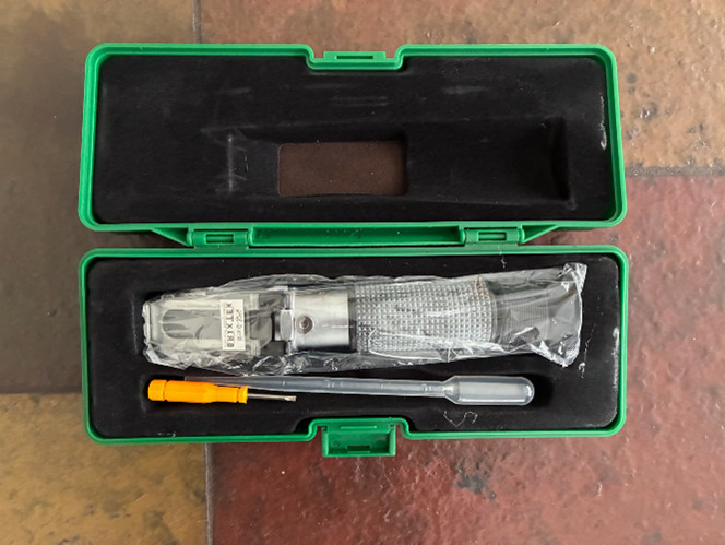 BrixTek Brix 0-32% Hand-Held Refractometer With Case