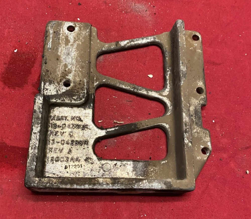 PETERBILT HOOD HINGE 13-04730 R, PASSENGER