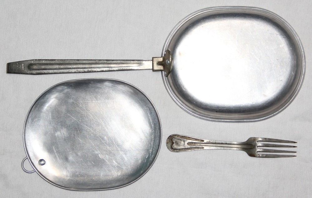 ORIGINAL WWI 1917 DATED MESS KIT WITH FORK