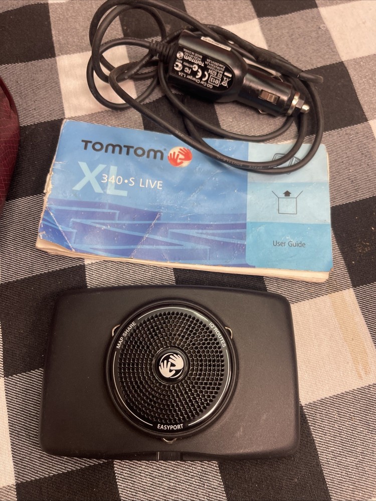 Tom Tom bundle GPS Book Charger and Case Tom Tom Tom