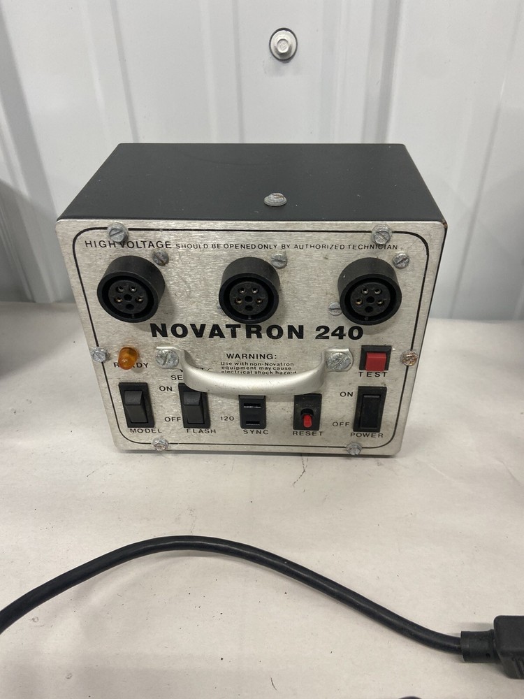 NOVATRON 240 STUDIO LIGHTING EQUIPMENT Tested w/ Light