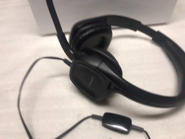 Plantronics Audio 355 Headset w/ microphone - Volume Control - tested working