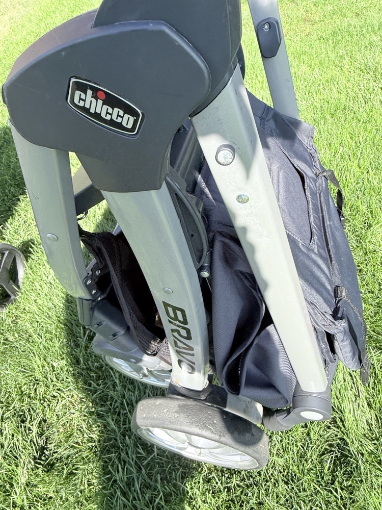 Chicco Bravo Quick-Fold Stroller Gently Used Easy One-Hand Fold Compact