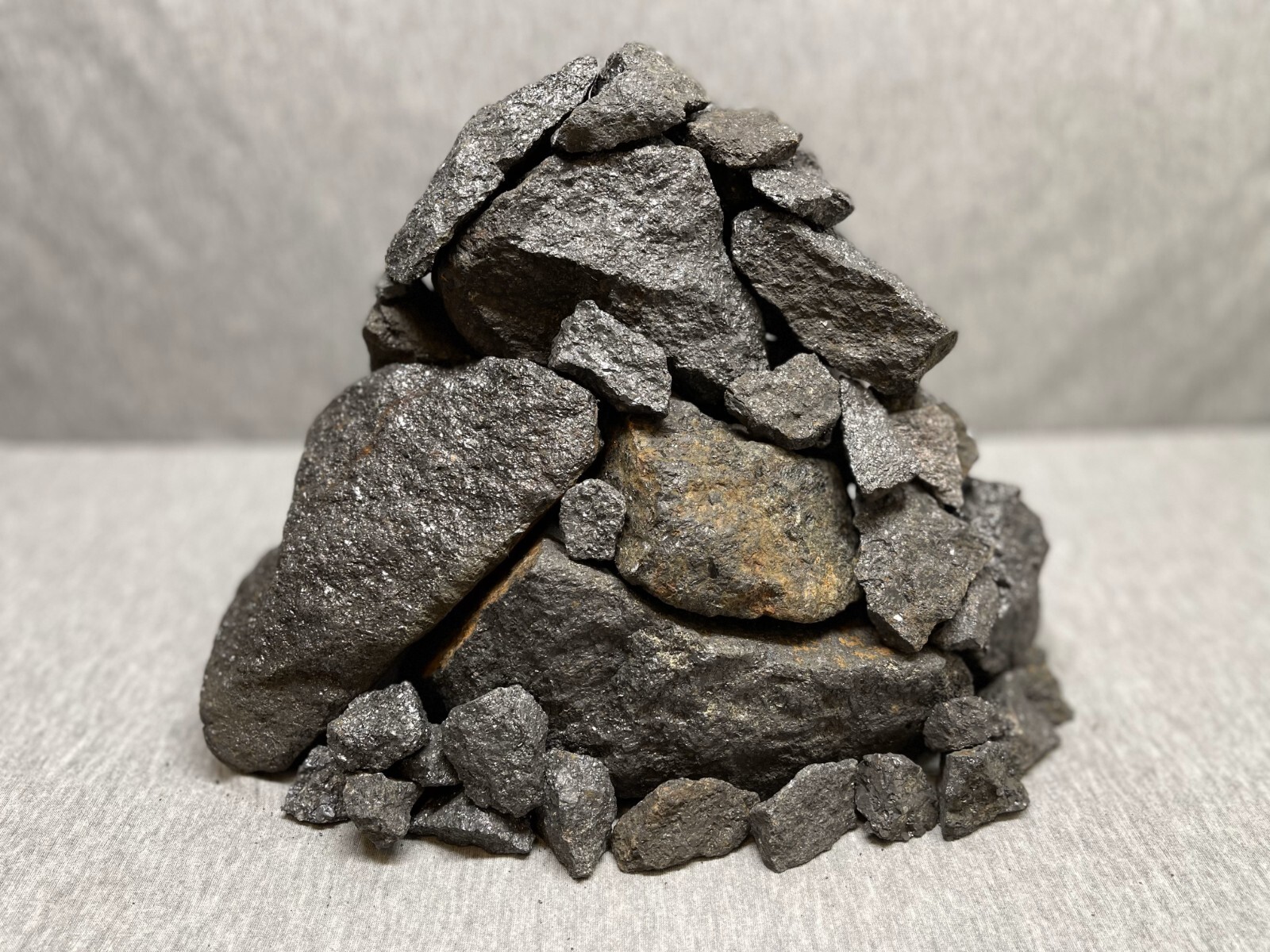 Dark Iron Ore, Magnetite Ore, Smelting Ore, Iron Ore Rock, 5 Pounds
