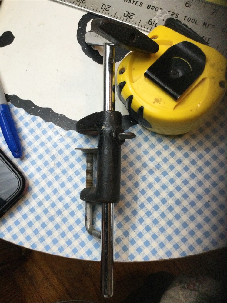 Fly Tying simple vise, table clamp, Solid Build, 9” Long, T Handle, Unbranded