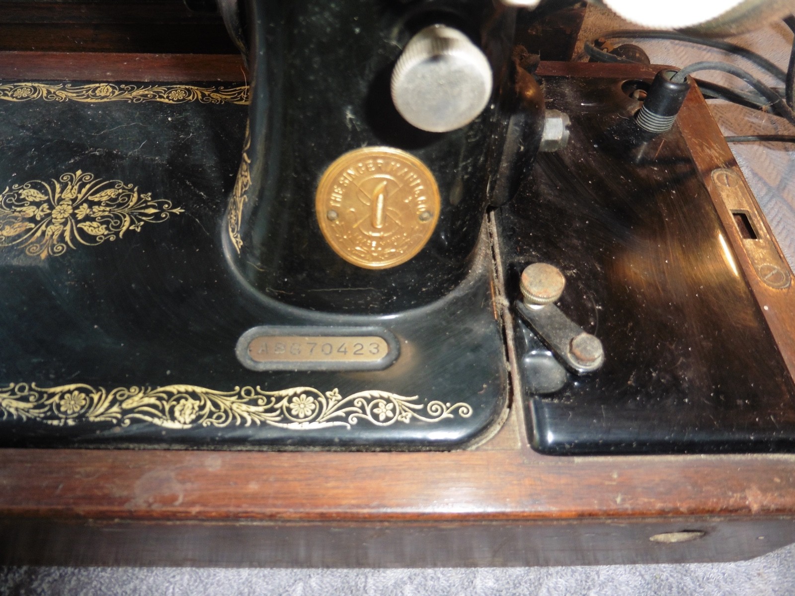Vintage Singer Sewing Machine Serial# AB670423 BU7 Sewing Motor