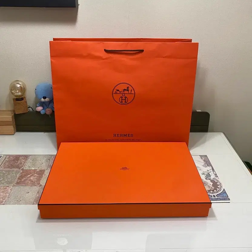 Hermès Box (55.5x36.5x6) + Insert + Shopping Bag