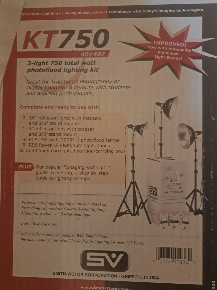 Smith Vector KT750 Photo Lighting Kit w/Reflectors, Diffusers, Stands - No Bulbs