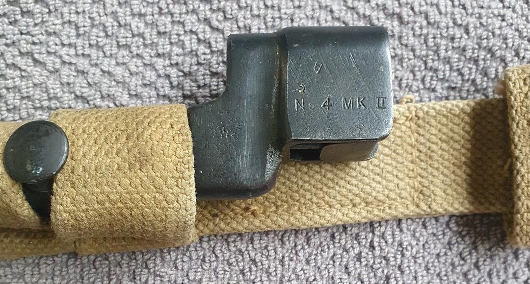 EXCELLENT WW1/WWW2 BRITISH ENFIELD No.4 MK II SPIKE BAYONET, FROG & SCABBARD