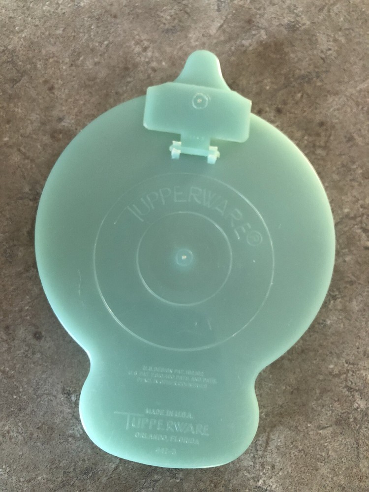 Tupperware Replacement Lid #448 Slightly warped - will snap onto base