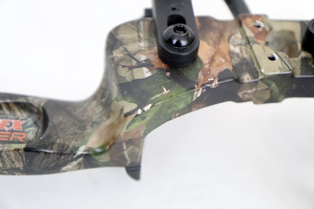 Barnett Vortex Hunter Beginner Compound Bow - Camo / Red - RH (28" Ax-Ax) 2011