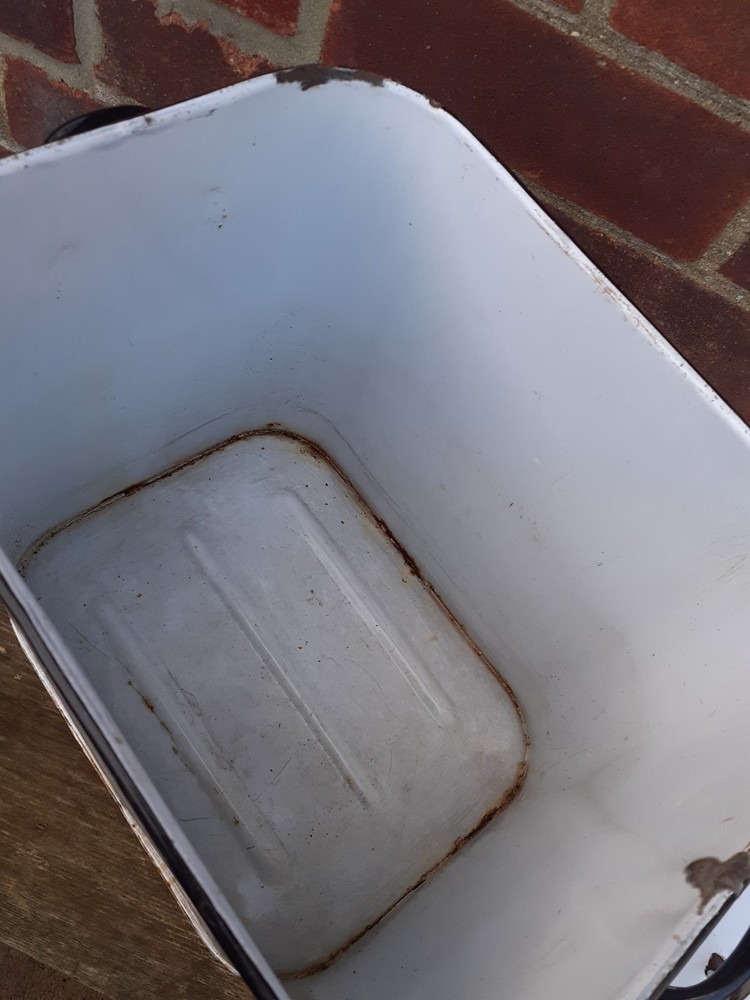 ENAMEL BREAD BIN, DISTRESSED / PLANTER