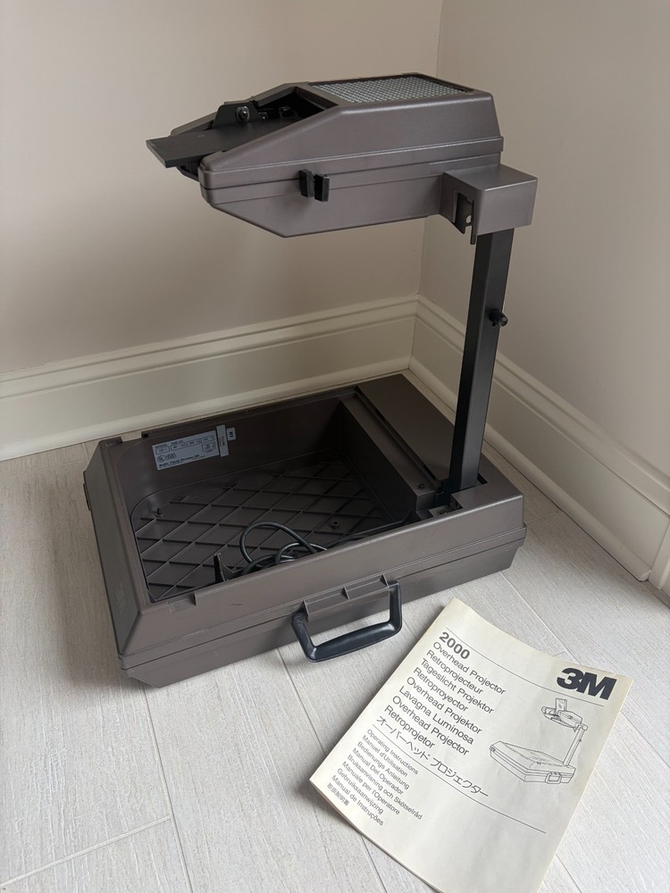 3M 2000AG Compact Portable Overhead Projector