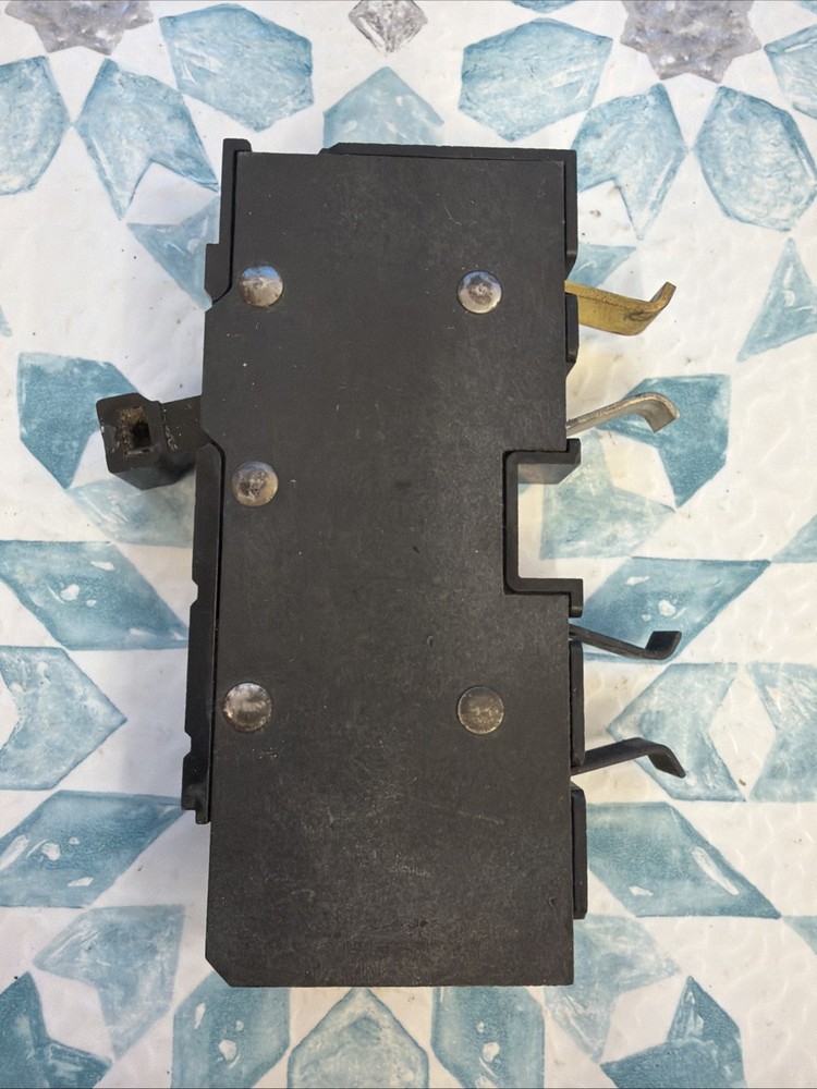 Cutler Hammer XO120 Single Pole Plug-In - ECS