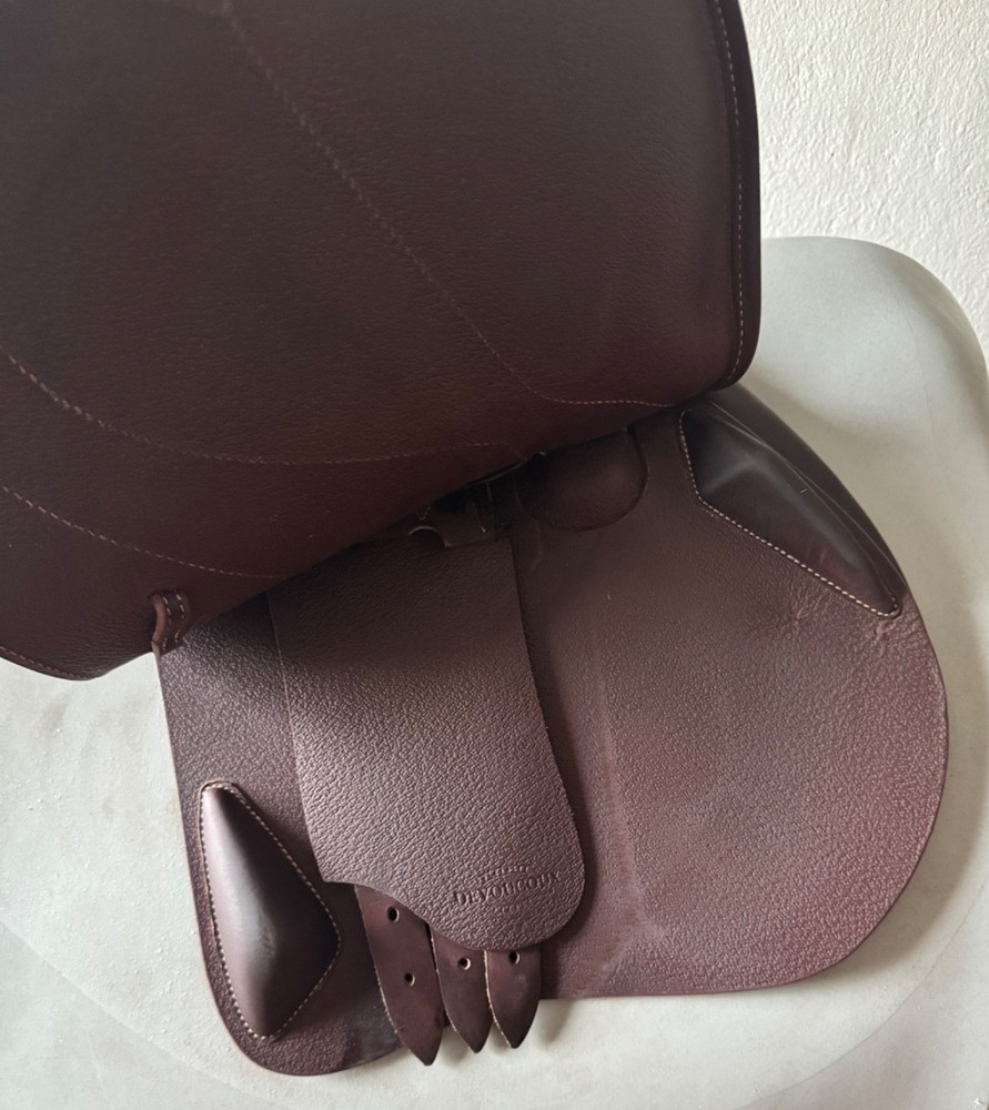 17" Devoucoux Biarritz O Saddle - 2AA - 2022 - Full Buffalo - Mint!
