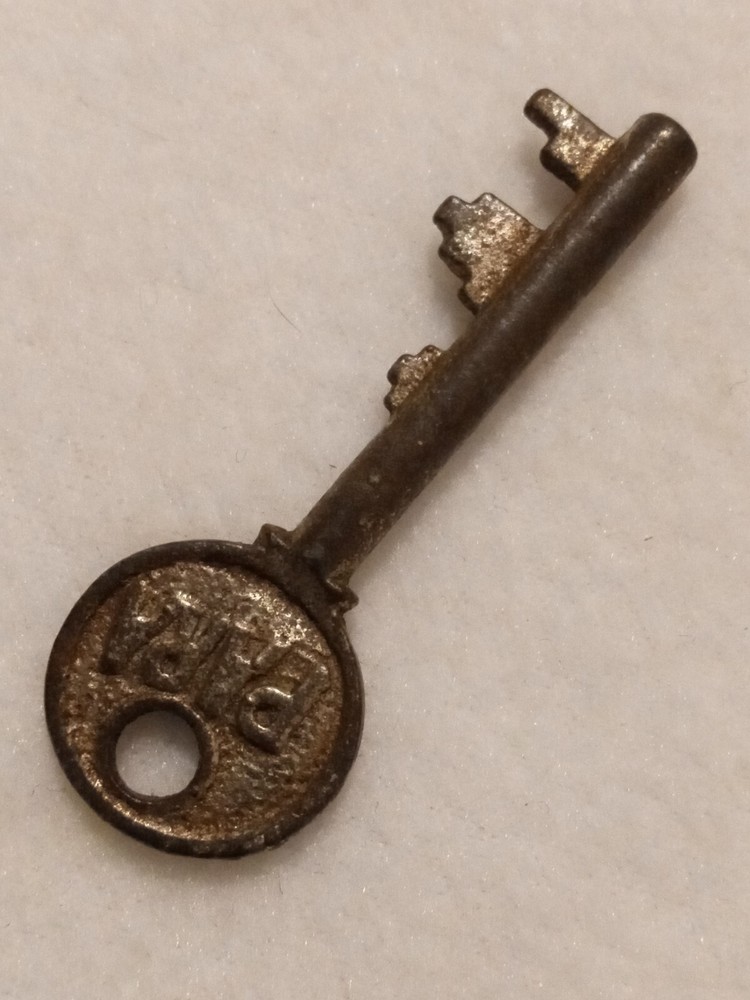 Antique PARA Solid Barrel Padlock SKELETON Key Approx 2-1/16"