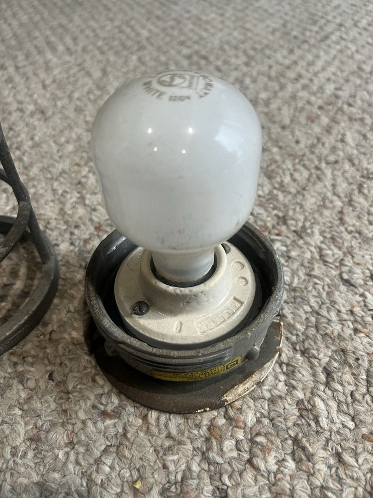 Killark Explosion Proof Light Fixture Max Lamp Size 150 Watts Max