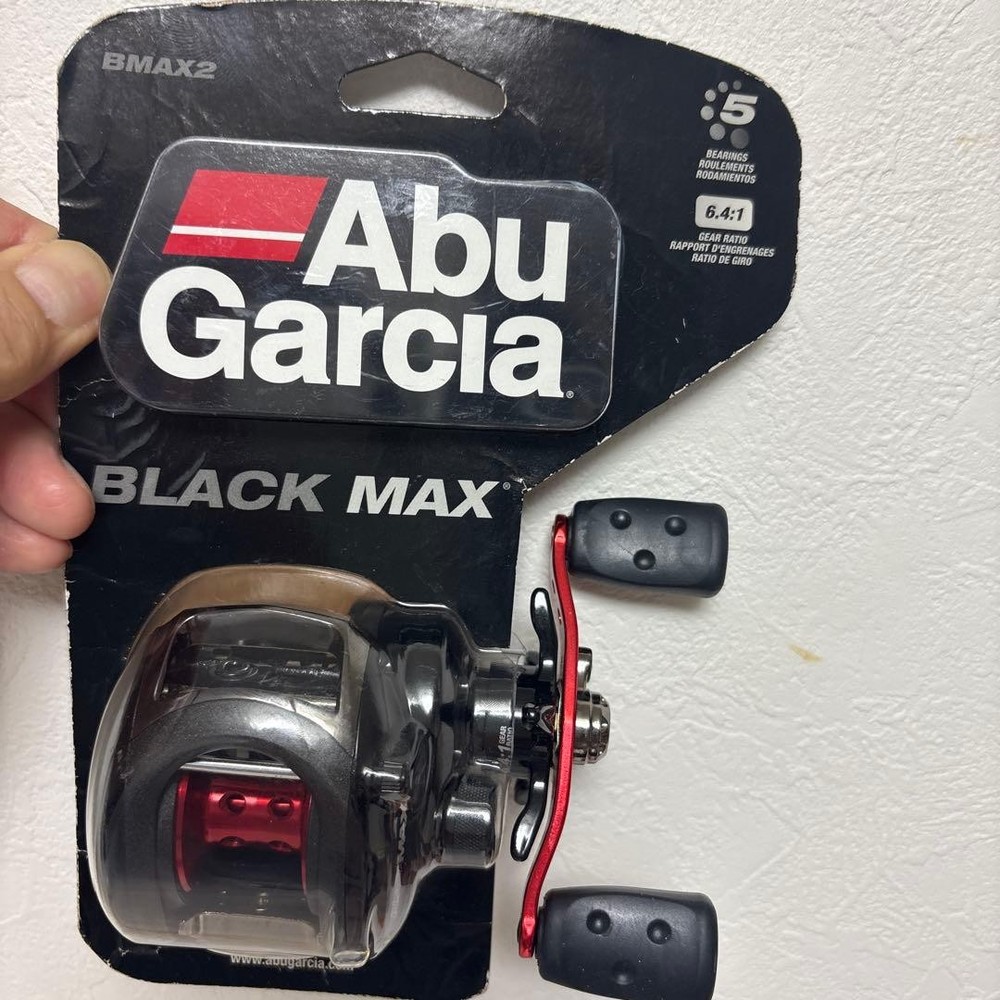 Abu Garcia Black Max baitcasting reel