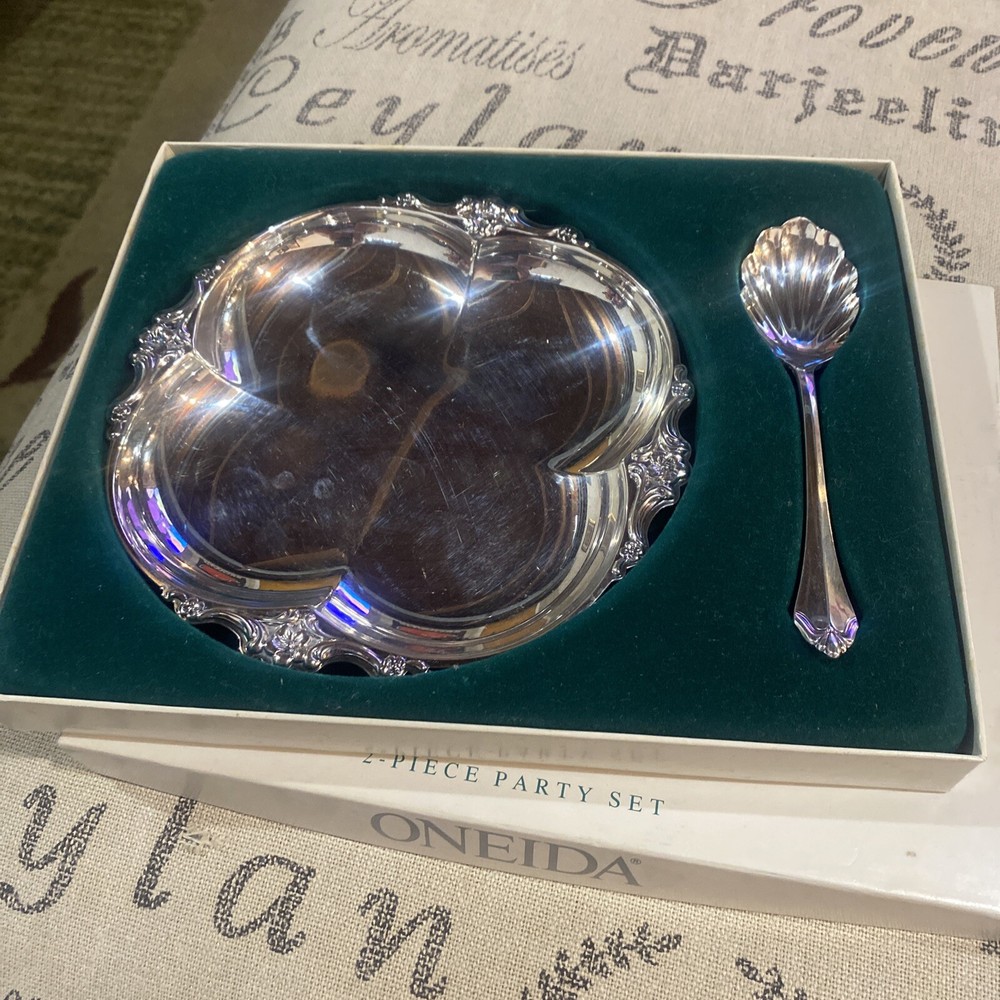 oneida silverplate 2-piece party set