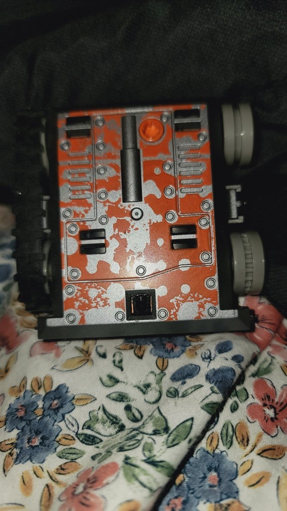 (2) HEXBUG BATTLEBOTS Witch Doctor + TANK BASE NO REMOTES Tested