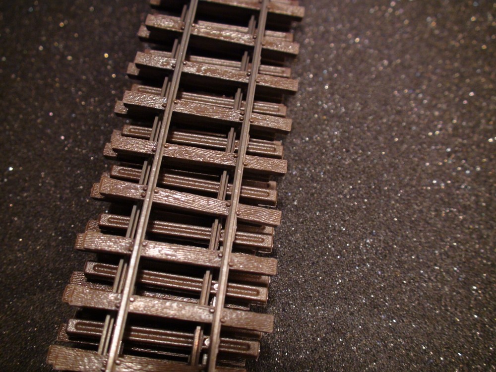 ON30 Micro-Engineering #12-138 ON30 SCALE Code 83 Flex Track WEATHERED