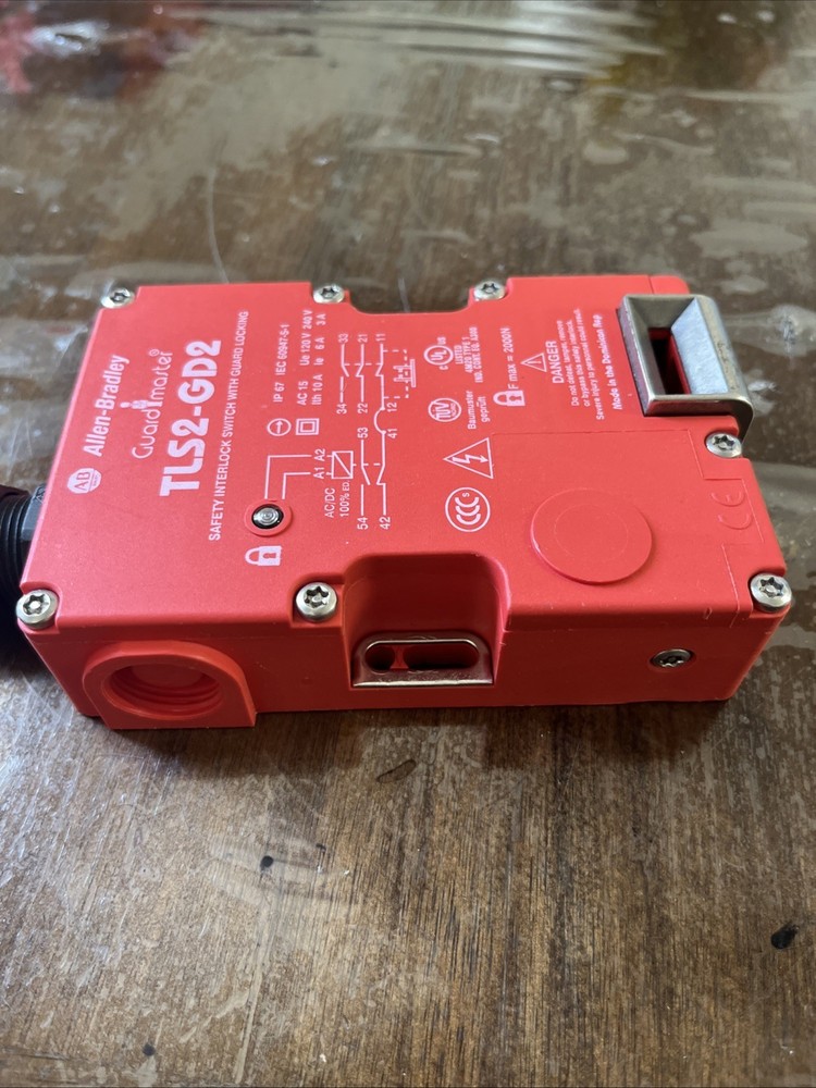 Allen Bradley TLS2-GD2 Guard Master Safety Interlock Switch