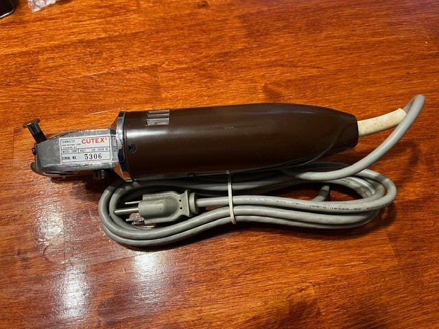 Cutex-Brown Mini Rotary Blade Fabric Cutting Machine, Octagonal