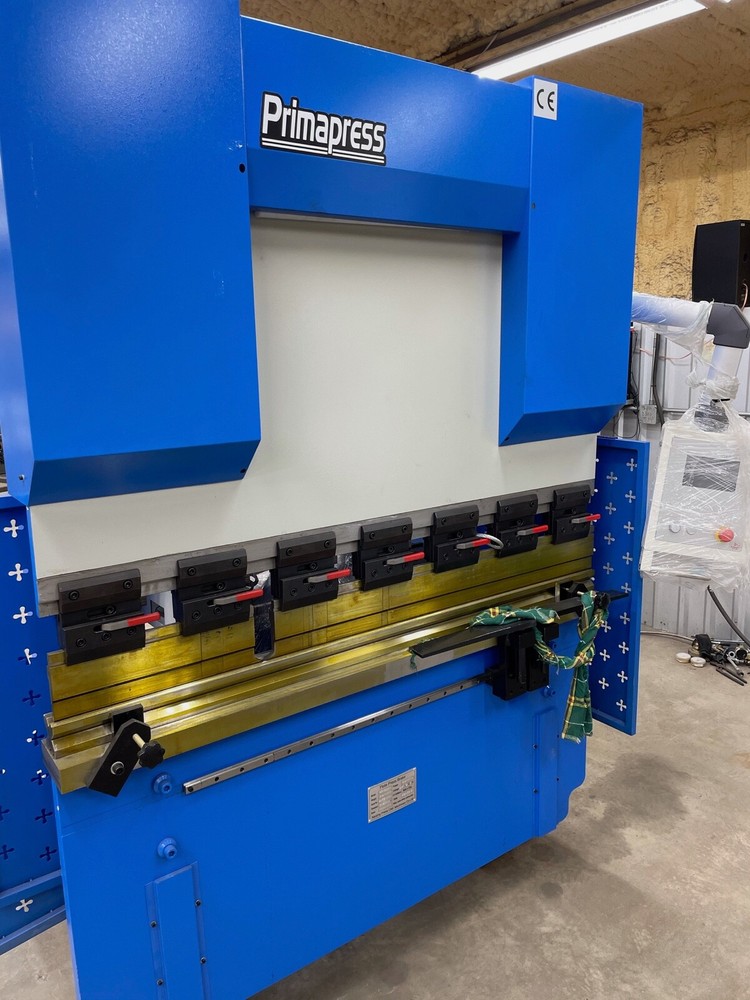 CNC Press Brake - 69Ton 5ft with Cybelic Touch Screen Programmable Backstop