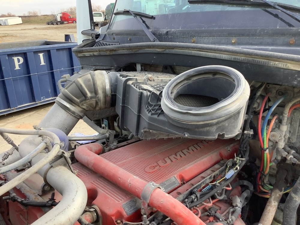 Kenworth T680 Air Cleaner - Used