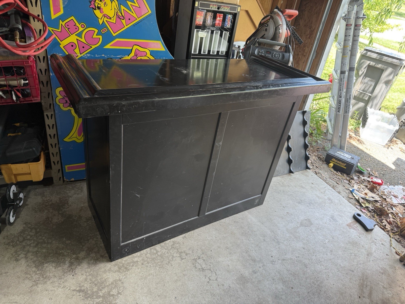 Premium Solid Wood Home Dry Bar with Ample Storage - Black Used 60"