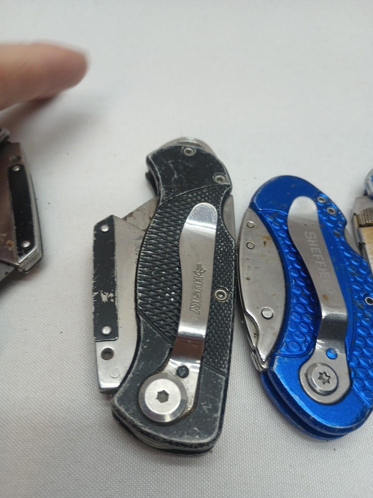 6 FOLDING UTILITY KNIVES ASSORTED GOOD SHAPE ALL WORK