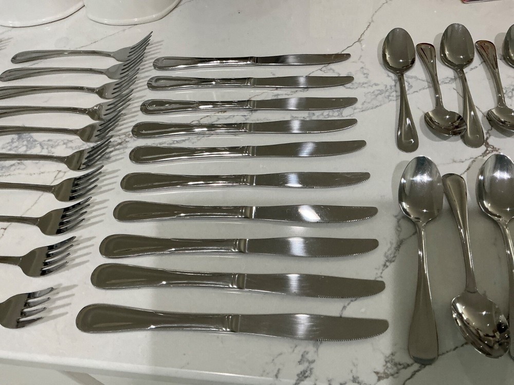 63 pc ONEIDA *SAND DUNE* GLOSSY STAINLESS FLATWARE