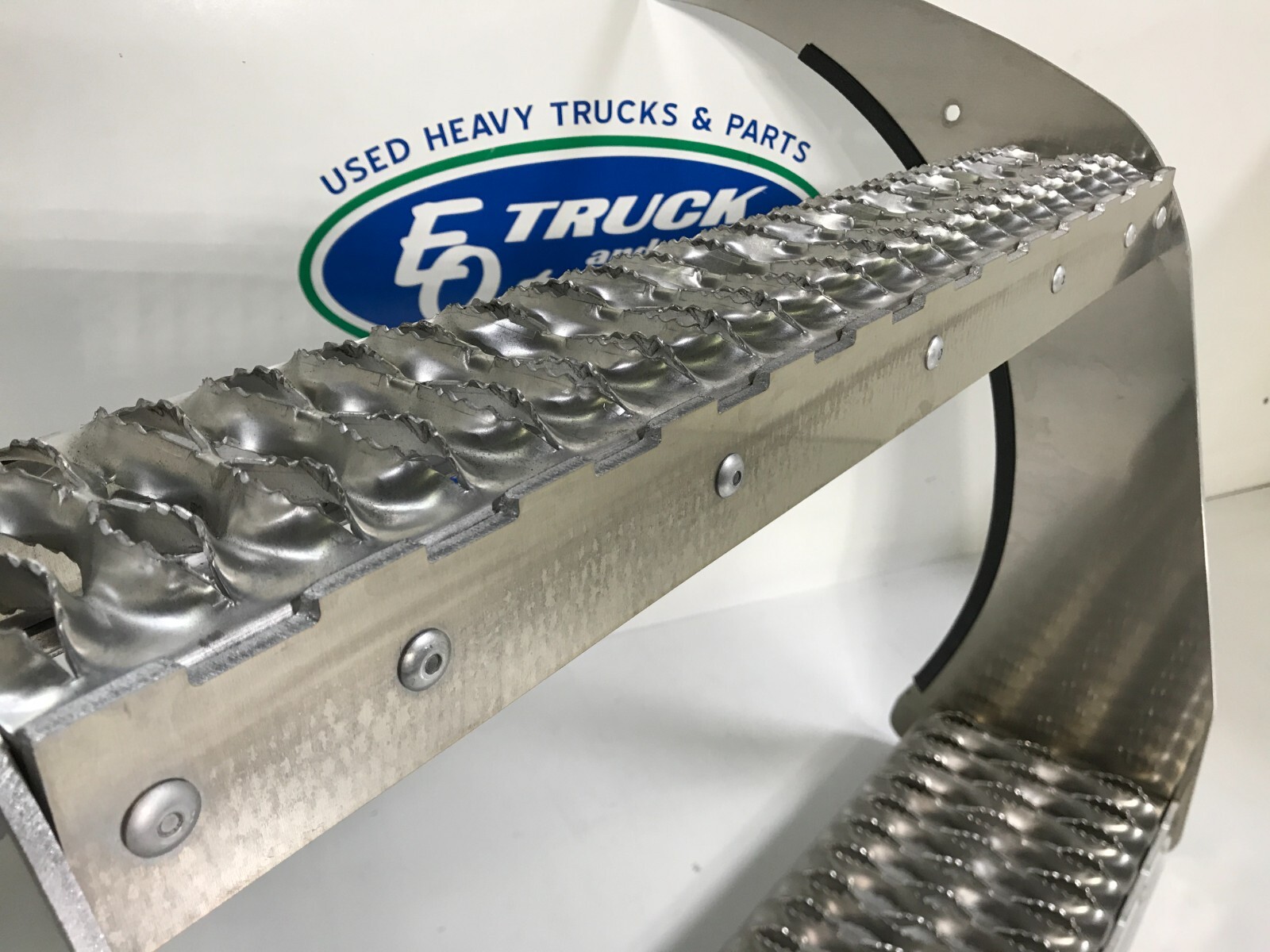 Peterbilt 23" Fuel Tank Step Kit Heavy Duty