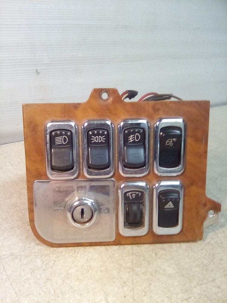 Peterbilt S64-6015-260 Switch Panel "NO KEY"