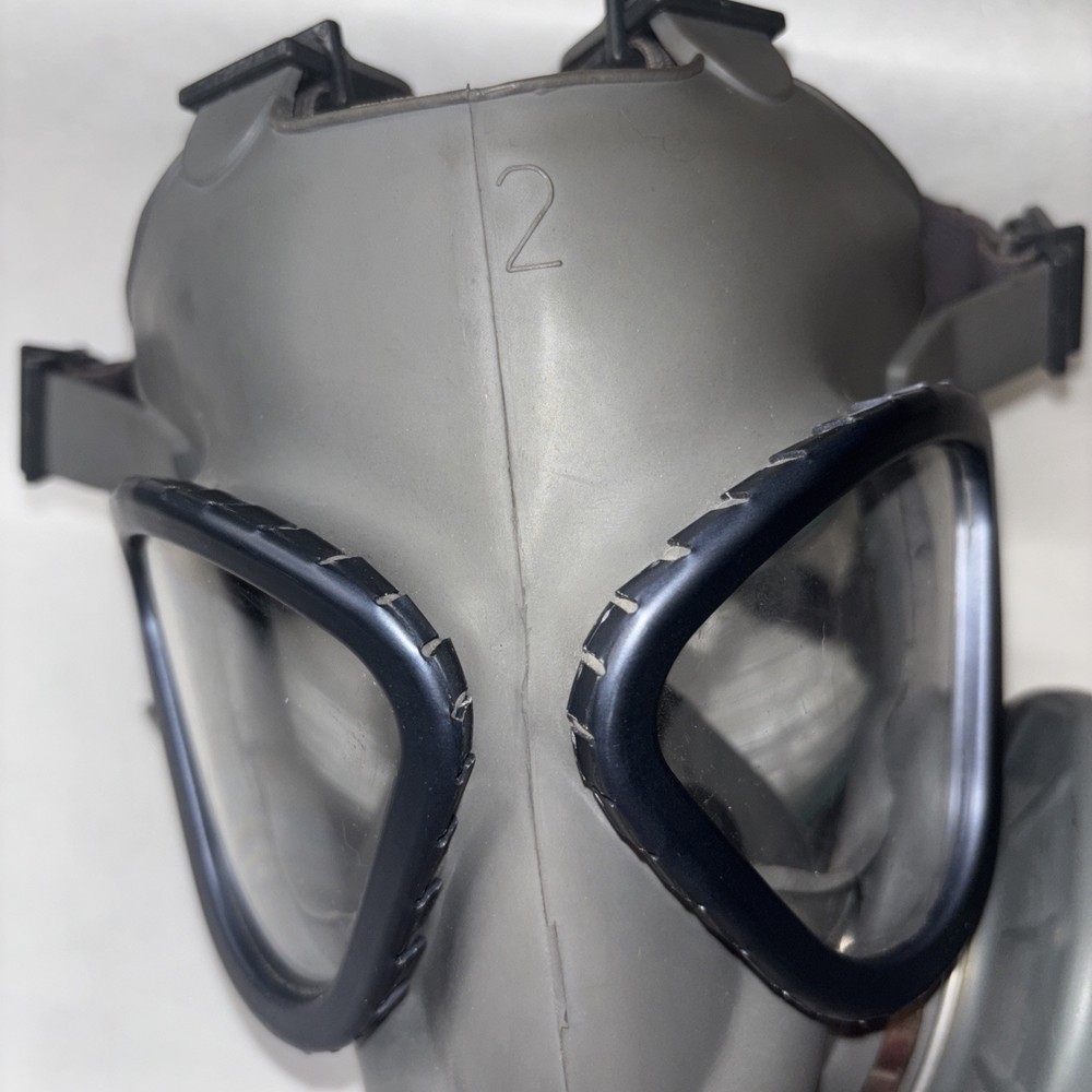 EUC Gas Mask Possibly Avon See Pics