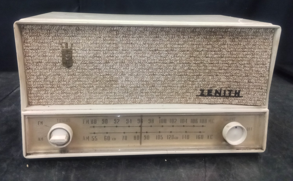 Zenith A723W AM/FM Tube Radio