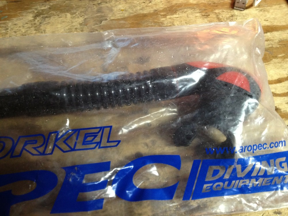 Aropec - Semi-Dry Top Snorkel Black/Red