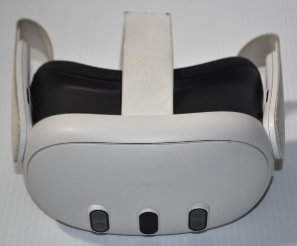 Meta Quest 3 VR Headset 256GB w/ Controllers - Working