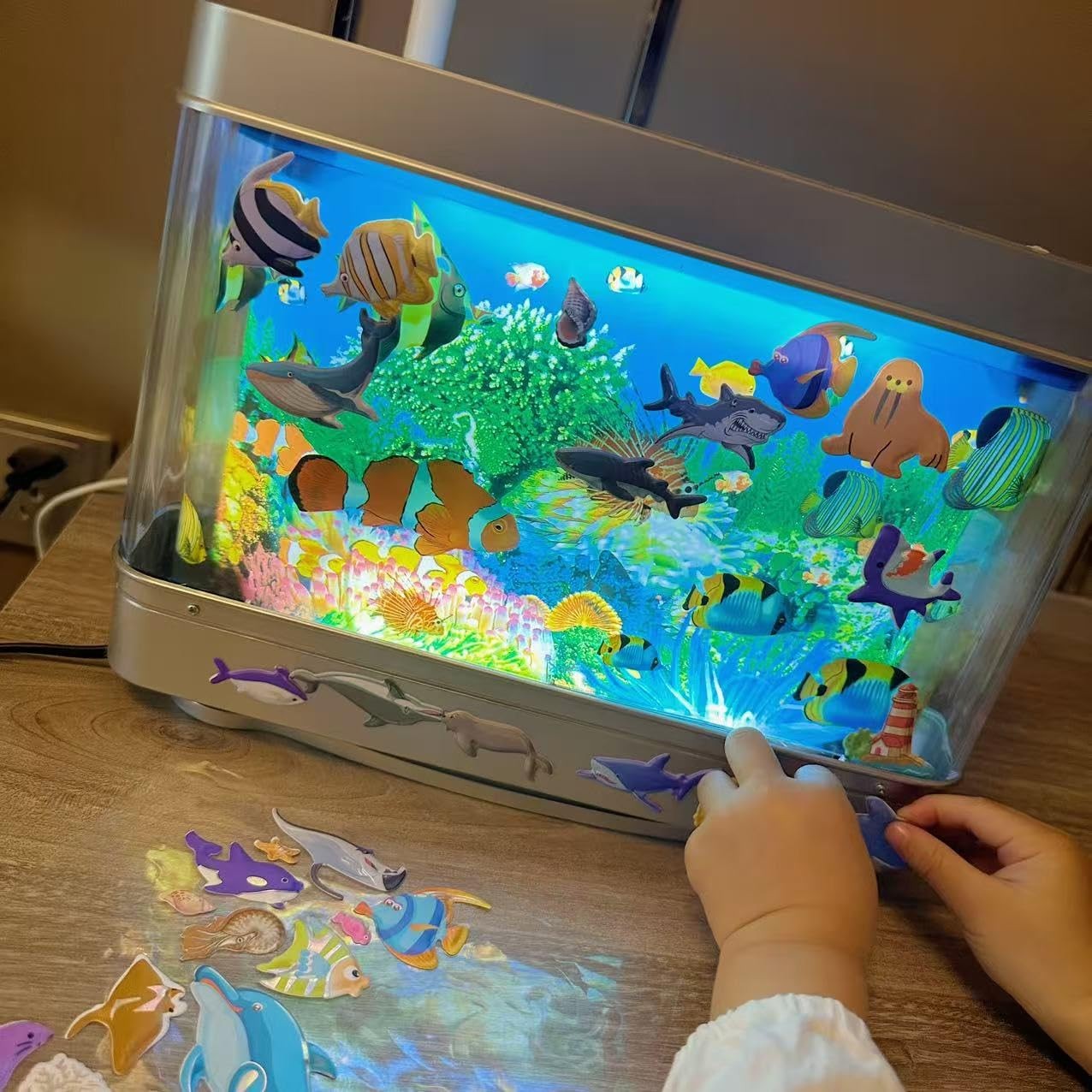 Fake Fish Tank Lamp - Moving Aquarium Night Light with Virtual Ocean Effect, ...