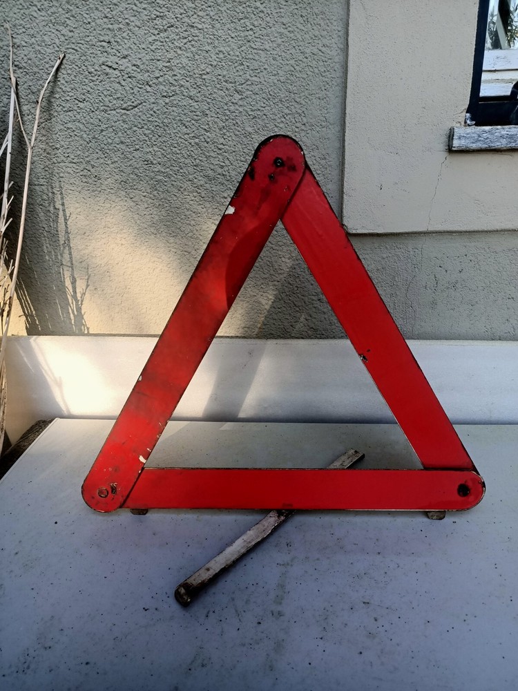 Vintage Car Triangle